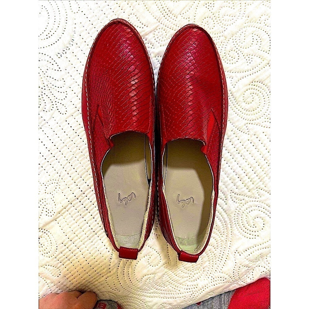 Viley Made in Columbia Women's Red Leather Croc Loafers Size 37 NWOT